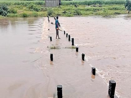 Latur: Education of 2100 students in Latur disrupted due to floods; Bridge submerged due to Terna-Manjara backwaters | Latur: २१०० विद्यार्थ्यांच्या शिक्षणाला पुरामुळे ब्रेक; तेरणा-मांजराच्या बॅकवॉटरमुळे पूल पाण्याखाली