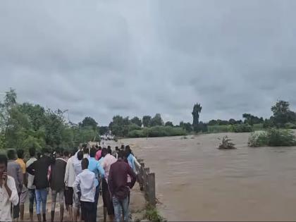 Heavy rainfall in Marathwada, Jalgaon, Ahilyanagar, Solapur districts, Five people die, floods in Dharashiv, Beed, Chhatrapati Sambhajinagar | मराठवाड्यात पुन्हा पावसाचा कहर; पाच जणांचा मृत्यू, धाराशिव, बीड, छत्रपती संभाजीनगरमध्ये जलप्रलय