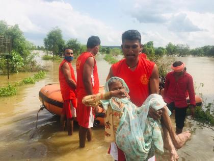 58 flood victims evacuated | ५८ पूरग्रस्त नागरिकांना सुरक्षितस्थळी पोहोचविले