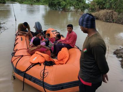 Kanholi surrounded by Yashoda flood, 15 out of 40 families rescued, 25-person team on war footing | कान्होलीला यशोदाच्या पुराचा वेढा, ४० पैकी १५ कुटुंबांना केले रेस्कू, २५ व्यक्तींची चमू युद्धपातळीवर करतेय बचाव कार्य