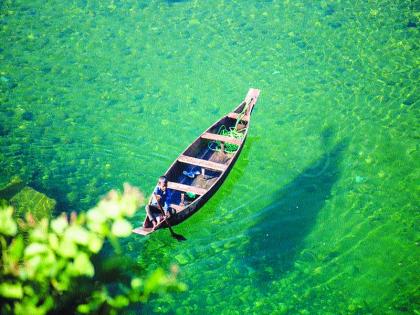 Flying boat! Flown experience while traveling through the boat | उडणारीबोट ! बोटीतून प्रवास करताना चक्क उडण्याचा अनुभव