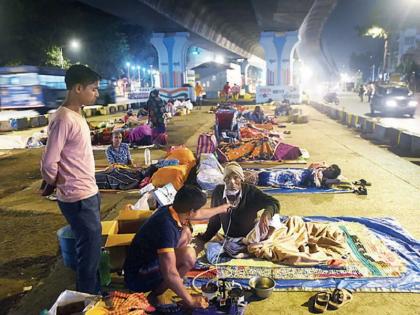 Patient arrangements under flyover in mumbai | धक्कादायक! मुंंबईत रुग्णांची व्यवस्था फ्लायओव्हरखाली