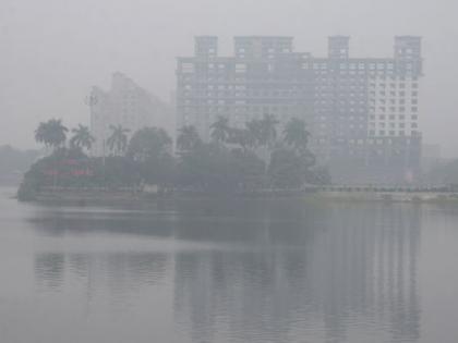 Fog sheet on Nagpur city: Coldness in the atmosphere | नागपूर शहरावर धुक्याची चादर : वातावरणात गारठा