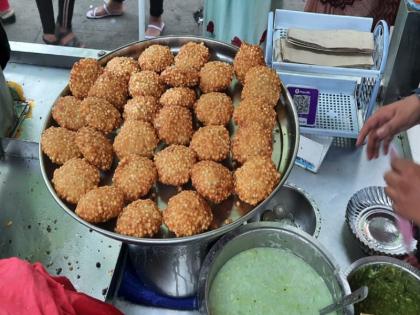 Pune Tasty Katta Savory and delicious local sabudana vada of foreign variety from Pune | पुणे टेस्टी कट्टा! खमंग अन् खुशखुशीत पुण्यातील परदेशी वाणाचा देशी साबुदाणा वडा