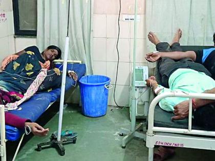 Poisoning of 25 people from Tervi meal in achalpur, Four of them are serious | चमक येथे तेरवीच्या जेवणातून २५ जणांना विषबाधा; चारजण गंभीर