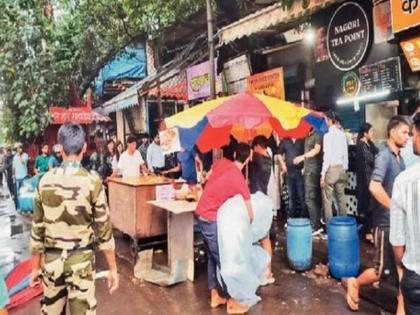 in mumbai municipal corporation crackdown food vendor stall to prevent epidemics 83 handcart 105 cylinders seized | साथीचे आजार रोखण्यासाठी मनपाचा खाद्यपदार्थ विक्रेत्यांवर बडगा;८३ हातगाड्या,१०५ सिलिंडर जप्त