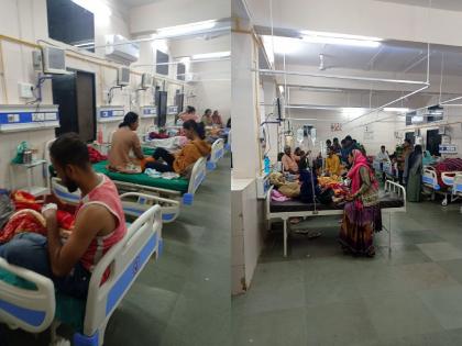 over 60 people fall ill by food poisoning at an engagement program in Achalpur | अचलपुरात साखरपुड्याच्या जेवणातून नागरिकांना विषबाधा; ६०च्या वर रुग्ण उपजिल्हा रुग्णालयात दाखल