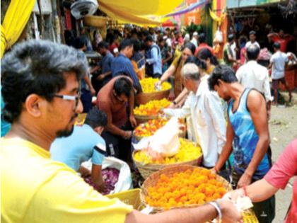 Mumbai: Gauri-Ganpati decorated with colorful flowers! | Mumbai: गौरी-गणपतीला रंगीबेरंगी फुलांचा साज!