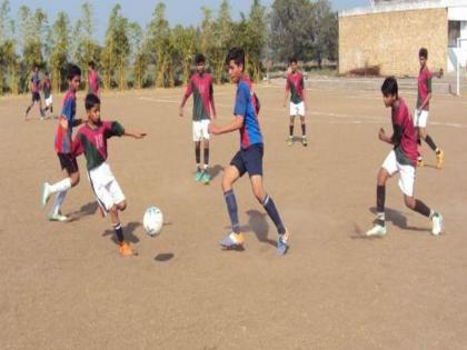  State-level football tournament: Mumbai, Amravati, third day | राज्यस्तरीय फुटबॉल स्पर्धा : मुंबई, अमरावती संघाने गाजवला तिसरा दिवस