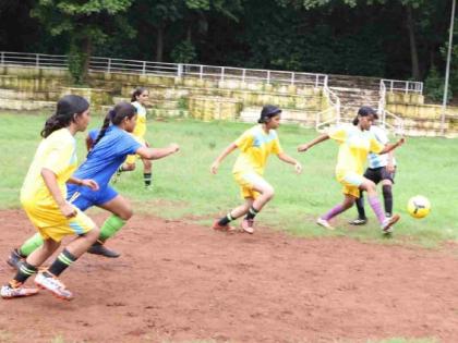 Subroto Mukerjee Football Cup was launched by KDMC Sports-Cultural Department | केडीएमसीच्या क्रीडा-सांस्कृतिक विभागातर्फे सुब्रतो मुखर्जी फुटबॉल कप स्पर्धेला शुभारंभ