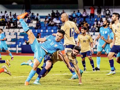 SAFF Championship Football: Kuwait hold India to a draw | सॅफ अजिंक्यपद फुटबॉल: कुवेतने भारताला बरोबरीत रोखले