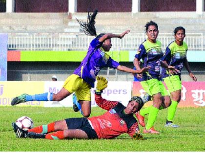    Jadhav Industries is ahead in Kolhapur Women's Football League; R. R. Challengers - Equal with the Maharashtra queen | जाधव इंडस्ट्रीजची आगेकूच कोल्हापूर वुमेन्स लीग फुटबॉल ; आर. आर. चॅलेंजर्स - महाराष्ट्र क्वीन लढत बरोबरीत