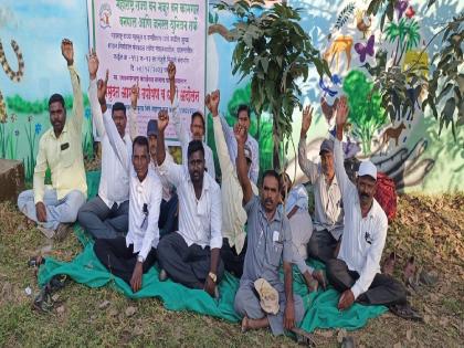 Fast to death for pending demands of forest laborers in Satara | Satara: वन मजुरांचे प्रलंबित मागण्यांसाठी आमरण उपोषण