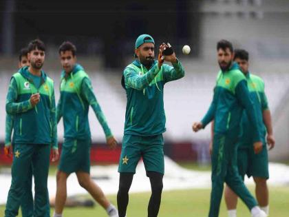 Former Player Ahmed Shehzad Says Babar Azam Should Help Pakistan Win T20 World Cup 2024  | "पाकिस्तानला वर्ल्ड कप जिंकवून दे...", माजी खेळाडूचं बाबरला आव्हान अन् बोचरी टीका