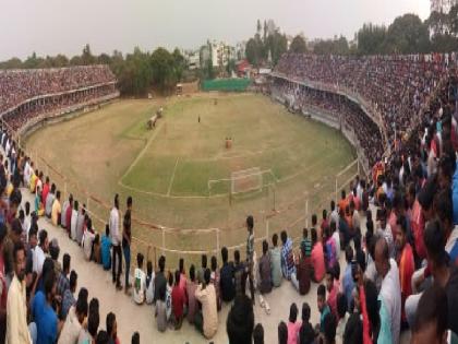 Kolhapur football matches PTM-Shivaji’ high voltage fight, huge crowd of spectators | Kolhapur football matches: ‘पीटीएम-शिवाजी’ हाय व्होल्टेज लढत, फुटबॉलप्रेमींची तुडूंब गर्दी