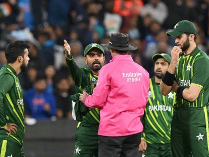 IND vs PAK, T20WorldCup : ICC explained Dead ball controversy: Why India were given 3 byes after Virat Kohli was bowled off free hit | IND vs PAK, T20WorldCup : No Ball, Free hit, 3 Runs! भारताला चिटर म्हणणाऱ्या पाकिस्तानला ICC ने तोंडावर आपटलं, नियमच दाखवला