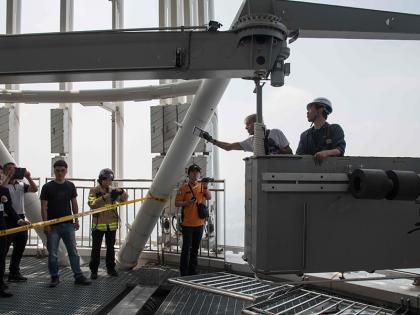 'French Spiderman' foiled in Seoul skyscraper attempt | 55 वर्षांचा फ्रेंच स्पायडरमॅन दक्षिण कोरियातील पोलिसांच्या जाळ्यात