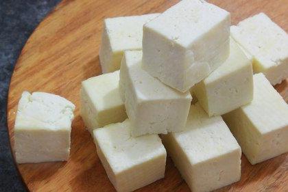 Beware of adulterated khowa and paneer; Identify such adulteration at home | भेसळयुक्त खवा व पनीरपासून व्हा सावध; घरच्याघरी अशी ओळखा भेसळ