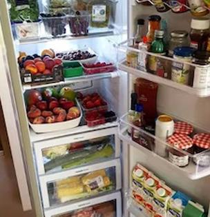 दूध, बटर, ज्यूस... 'या' गोष्टी फ्रिजच्या डोअरमध्ये ठेवण्याची करू नका चूक, नाहीतर होईल नुकसान