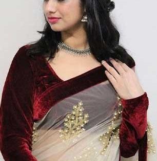 साड्या अनेक, ब्लाऊज मात्र एकच! ऑफिस वेअरसाठी पाहा पुढच्या गळ्याच्या ५ स्टायलिश ब्लाऊज डिझाइन्स