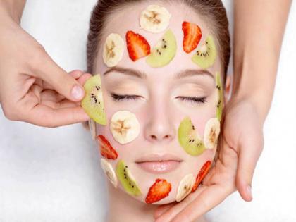 Make these fruit face pack lost shine and glow of skin will come back fruit face packs | घरीच तयार करा 'हे' फ्रूट फेस पॅक; त्वचेचं तारूण्य टिकवण्यासाठी होइल मदत