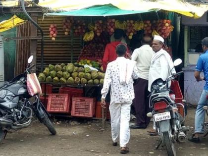 During the festive period, fruits became expensive | सण, उत्सवाच्या काळात फळे महागली