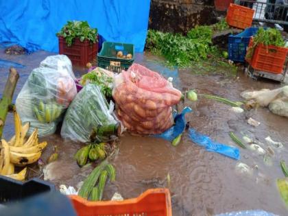 Heavy rains rotted agricultural produce; chilli prices doubled due to shortage | अतिवृष्टीमुळे शेतमाल सडला; तुटवड्यामुळे मिरचीचे दर दुप्पट