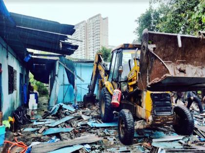 Action on encroachments in Ghodbunder transit camp area, JCB raided over the 14 unauthorized rooms | घोडबंदर संक्रमण शिबीर परिसरातील अतिक्रमणांवर कारवाई, १४ अनधिकृत खोल्यांवर चालला जेसीबी