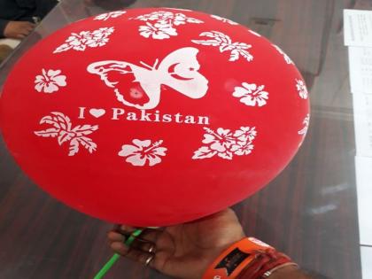 In Gondia, sales of balloons, which promote love for Pakistan in Gurgaon, try to create communal tension | संतापजनक! गोंदियामध्ये 'आय लव्ह' पाकिस्तान लिहिलेल्या फुग्यांची विक्री