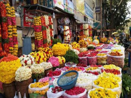 Inflation rains in the flower market during Ganeshotsav! | फुल बाजारात गणेशोत्सवातच महागाईचा पाऊस! झेंडू १६० तर शेवंती १७० रुपयांवर