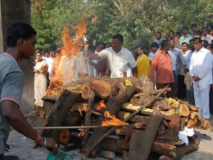 The burial literature rates on the media go viral | दफनविधी साहित्याचे दर समाजमाध्यमावर व्हायरल