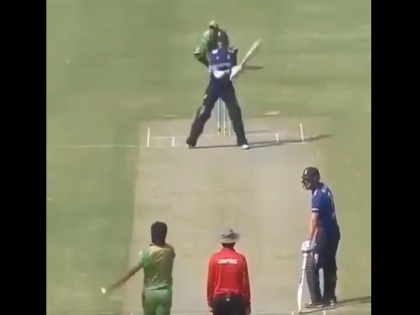 Video: No one has batted in such a bat, aakash chopra share video | Video : बाबो; अशी फलंदाजी बापजन्मात कुणी केली नसेल!
