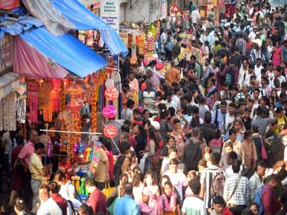 The excitement of shopping, the height of the rush; On the occasion of Diwali, markets in Dadar | खरेदीचा उत्साह, गर्दीचा उच्चांक; दिवाळीनिमित्त दादर, परळमधील बाजारपेठा फुलल्या....