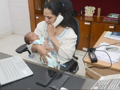 Coronavirus : putting duty before herself gvmc commissioner g srijana resumes work after giving birth-to baby boy rkp | Coronavirus : कर्तव्यनिष्ठा! २२ दिवसांच्या तान्हुल्या बाळासह आयुक्त जी. श्रीजना कर्तव्यावर