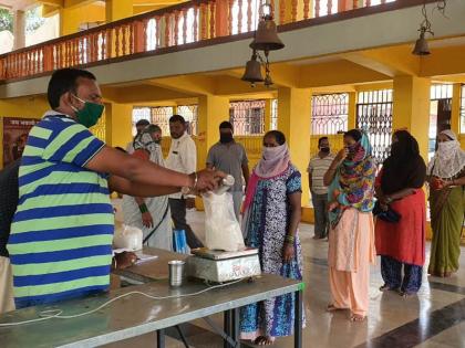 CoronaVirus Lockdown: Bunties set up cheap food shop in Biroba temple ..! | CoronaVirus Lockdown : ‘बिरोबा’च्या देवळात बंटीदांनी थाटले स्वस्त धान्य दुकान..!