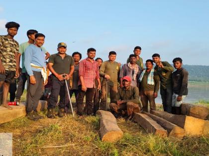 Gadchiroli: Smuggling plot foiled in Telangana; Fifty-three cubic meters of teak seized, patrol team action | Gadchiroli: तेलंगणात तस्करीचा बेत फसला; पावणेतीन घनमीटर सागवान जप्त, गस्ती पथकाची कारवाई