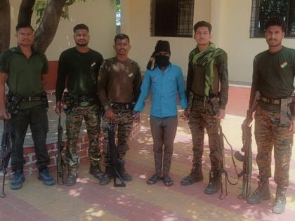 Most wanted naxal master shackled in forest | मोस्ट वाँटेड नक्षल हस्तकास जंगलात ठोकल्या बेड्या