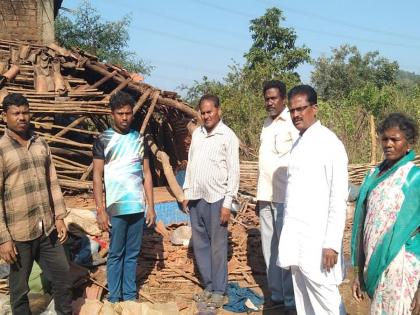 Gadchiroli: Mountain 'herd' of elephants, saved lives by saving lives, demolished houses, destroyed paddy fields | Gadchiroli: हत्तींचा डोंगरी‘टोला,’ लाेकांनी धूम ठाेकून जीव वाचविला, घरांची पाडापाडी, धान पुंजण्यांची केली नासधूस