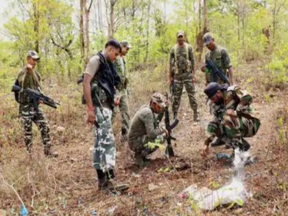 police in Gadchiroli have a big struggle | ना कॉल येतो, ना मेसेज जातो... तंबूत राहून नक्षल्यांशी लढतो; महासंचालक म्हणाल्या, तुमच्या धैर्याला सॅल्यूट!