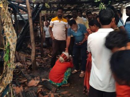 Families fast asleep and three houses engulfed in flames; | कुटुंबं गाढ झोपेत अन् तीन घरांना आगीचा वेढा; सुदैवाने जीवितहानी टळली, संसार उघड्यावर