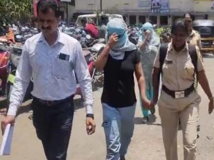 For the treatment of mother, she decided to sell sex, girl was rescued by the police | आईच्या उपचारासाठी तिने घेतला देहविक्रीचा निर्णय, दाेन मुलीची पाेलिसांनी केली सुटका For the treatment of mother, she decided to sell sex, girl was rescued by the police | आईच्या उपचारासाठी तिने घेतला देहविक्रीचा निर्णय, दाेन मुलीची पाेलिसांनी केली सुटका