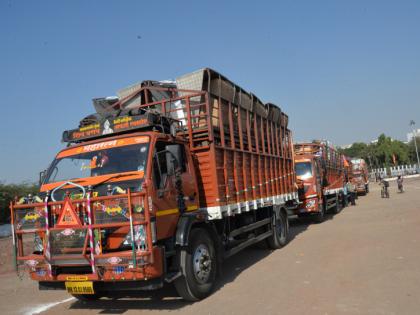 For the Siddheshwar Yatra in Solapur, the vehicles and gates are kept at the home ground | सोलापुरच्या सिध्देश्वर यात्रेसाठी होम मैदानावर वाहनं अन् गड्ड्यावर पाळणे दाखल