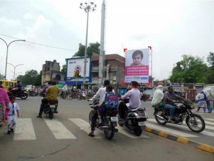 Some areas of Gaddigodam in Nagpur are sealed | नागपुरातील गड्डीगोदामचा काहीं परिसर सील