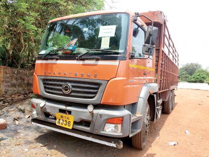 Illegal liquor trafficking session started, Banda police action in two places | CoronaVirus Lockdown : बेकायदेशीर दारू वाहतुकीचे सत्र सुरूच, बांदा पोलिसांकडून दोन ठिकाणी कारवाई