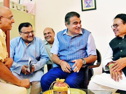 Nitin Gadkari took a meeting with Devendra Sagar Maharaj | नितीन गडकरी यांनी घेतली देवेंद्रसागरजी महाराज यांची भेट