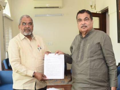 Reduce the financial burden of Shaktipeeth Highway Raju Shetty's statement to Union Minister Nitin Gadkari | शक्तिपीठ महामार्गाचा आर्थिक बोजा कमी करावा, राजू शेट्टींचे केंद्रीय मंत्री नितीन गडकरी यांना निवेदन Reduce the financial burden of Shaktipeeth Highway Raju Shetty's statement to Union Minister Nitin Gadkari | शक्तिपीठ महामार्गाचा आर्थिक बोजा कमी करावा, राजू शेट्टींचे केंद्रीय मंत्री नितीन गडकरी यांना निवेदन