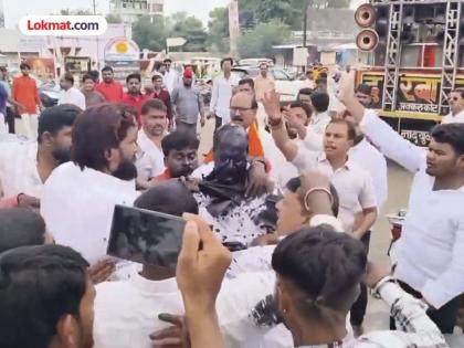 Big news! Praveen Gaikwad of Sambhaji Brigade, black ink poured on face in Akkalkot | मोठी बातमी! संभाजी ब्रिगेडच्या प्रवीण गायकवाडांना अक्कलकोटमध्ये काळं फासलं Big news! Praveen Gaikwad of Sambhaji Brigade, black ink poured on face in Akkalkot | मोठी बातमी! संभाजी ब्रिगेडच्या प्रवीण गायकवाडांना अक्कलकोटमध्ये काळं फासलं
