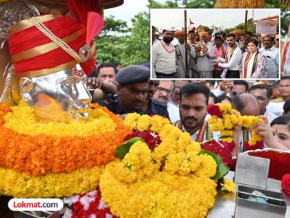 sant gajanan maharaj palkhi arrive in solapur | संत गजानन महाराज पालखीचे सोलापूर जिल्ह्यात आगमन; जिल्हा परिषदेने केले जल्लोषात स्वागत sant gajanan maharaj palkhi arrive in solapur | संत गजानन महाराज पालखीचे सोलापूर जिल्ह्यात आगमन; जिल्हा परिषदेने केले जल्लोषात स्वागत