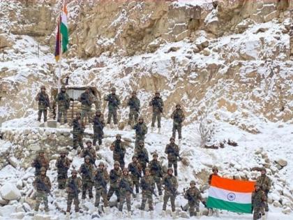 India-China Border | Indian Army Soldiers Unfurls indian Flag In Galwan Valley | India-China Border: चीनच्या व्हिडीओला भारताचे प्रत्युत्तर; जारी केला तिरंग्यासह 30 सशस्त्र भारतीय सैनिकांचा फोटो