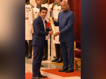 Gautam Gambhir, Sunil Chhetri receives Padma Shri award from the President of India | गौतम गंभीर, सुनील छेत्री हे पद्मश्री पुरस्काराने सन्मानित